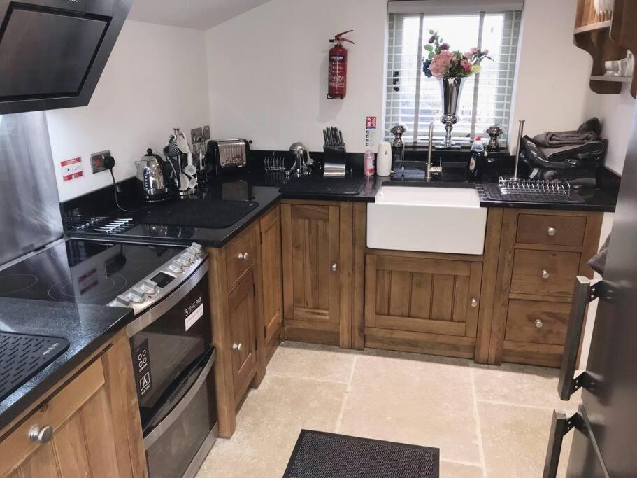 Chic 2 Bed Peak District Cottage Barn Near Alton Towers, Polar Bears, Chatsworth House 리크 외부 사진